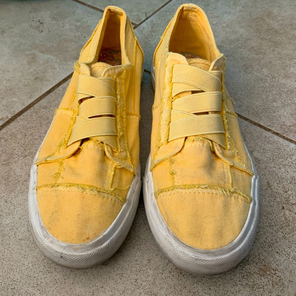 Women’s size 7  Blowfish Malibu shoes